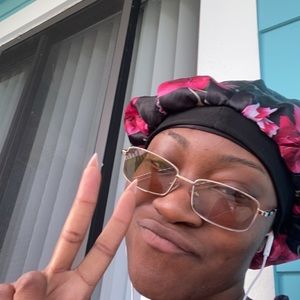 Meet your Posher, Sanaa